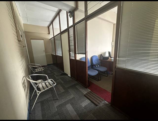 499M² OFFICE TO LET IN PAARDEN EILAND